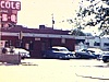 Rues et devantures de magasins au centre-ville - «King Cole Bar B Q», Drive-in