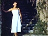 Cap d'Ail - Très jolie femme dans très belle robe blanche