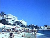 Couple sur la plage à Cannes, sur la Croisette