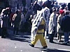 Parade du Mardi Gras en Nouvelle-Orléans - Devanture de cinéma où l'on annonce le film «Fahrenheit 451»