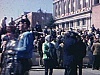 Parade du Mardi Gras en Nouvelle-Orléans - Des gens déguisés circulent dans la rue: Lapin, M. Spock, clowns, fées, travestis...