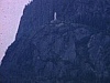 Rivière Saguenay - En bateau; statue de Notre Dame sur falaise