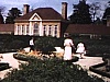 Jardin devant un domaine très huppé