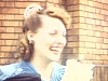 Jeune fille et de son amoureux marin (qui sortent possiblement de la mairie - Mariage
