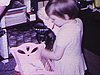 Noël - bébé fille avec cadeaux: poupée de race noire, 2$, poêle en tôle