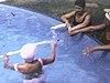 Bungalow - Piscine (des sauts dans l'eau par enfants et plus grands)