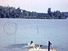 Enfants qui se baignent - Chalet près d'un lac