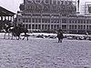 Atlantic City - enfants qui font du cheval sur la plage , quelques tentes et chaises longues sur la plage