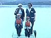 Mère et enfants sur le quai