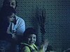 Un homme avec deux enfants et un vieux monsieur