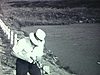 Pêche; pêcheur à pipe qui mouline avec de minuscules poissons à l'hameçon