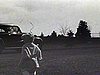 Maison de St-Lambert, automobile avec enfants et mère en automne, fillette avec le chien