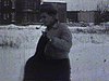 (Suite du sketch) Ils refont donc l'Ã©change et le garÃ§on, de son cÃ´tÃ©, remet le manteau Ã  sa sÅur arrivÃ©e Ã  ce moment-lÃ .  Ils saluent et les deux hommes courent.
