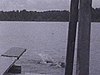 Plongeons et baignades; acrobaties sur le canot, glissades dans l'eau, etc.