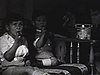 Beau plan de deux enfants avec un cigare Havane à la bouche (font semblant de fumer); images intéressantes pour aujourd'hui.