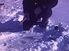 Pêche dans un trou sur la glace puis pêche avec un bout de bois