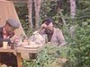Tente, pique-nique, terrain de camping, famille femme et enfants, vue d'ensemble du camping
