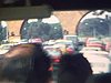 Italie - Rome - ruines, monuments, colisée, Place St-Pierre (on voit un touriste filmer à la caméra)