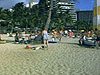 Hawaï - plage achalandée et hôtels