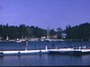 Grand quai au bord du lac Saint-Jean (St-Gédéon) Des enfants attrapent des ménés au bord de l'eau, sur la plage