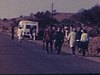 Voyage exotique; palmier en ville et paysages désertiques au bord de la mer (genre Maroc). quelques vues en ville avec passants
