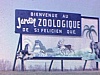 Grosse pancarte au bord de la route: «Bienvenue au jardin zoologique de St-Félicien»
