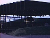 Expo 67: touristes circulant sur le site: pavillons Le monde entier à nourrir, la mécanisation, une famille fait un pique-nique.