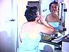 Paquebot Le France: madame dans sa cabine, se maquille devant le miroir, se peigne, met ses bijoux, en robe de soirée - préparatifs de sortie