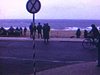Bord de mer au Portugal, puis vues du port et des nombreuses barques sur le rivage. Plusieurs images sde la vie des gens dans les rues (assez belles)