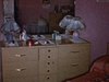 Madame va accoucher, une religieuse lui rend visite, elle est entourée de sa famille 