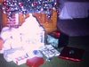 Noël: sapin décoré et cadeaux en dessous
