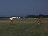 Partie de baseball sur un terrain vague