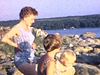 Bord de l'eau - costume de bain, activités de famille élargie ou amis
