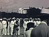 Nombreux beaux plans d'une partie de baseball, nombreux public dans les années 30. Joueurs habillés en blanc avec une cravate noire et une casquette blanche, les joueurs portent des numéros