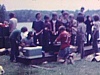 Repas de scouts pris dans la nature, en groupe