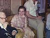 80e anniversaire de naissance d'une dame: un jeune barbu parmi les invités ainsi que des ados aux cheveux longs. Pépère s'allume une cigarette. Relligieuse en civil - fin des années 70