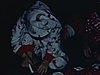 Deux enfants en pyjama jouent avec leurs cadeaux de Noel, deux petites filles en belles robes montrent leurs poupées à la caméra et à leur père