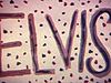 Titrage: «Elvis» «La Vie», des petites filles et petits garçons dansent et chantent la vie d’Elvis