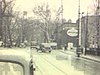Rue en ville, rails de tramways, (plan bref et un peu flou - 1942)