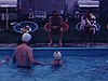 Baignade et camping, les enfants s’amusent dans la piscine